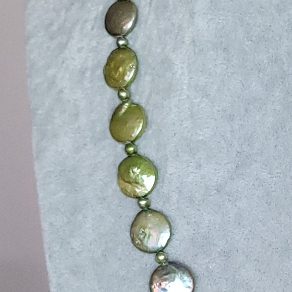 Beautiful Green Coin Pearl Necklace - Picture 6 of 6